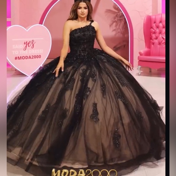 Moda2000 - Picture 1 of 2